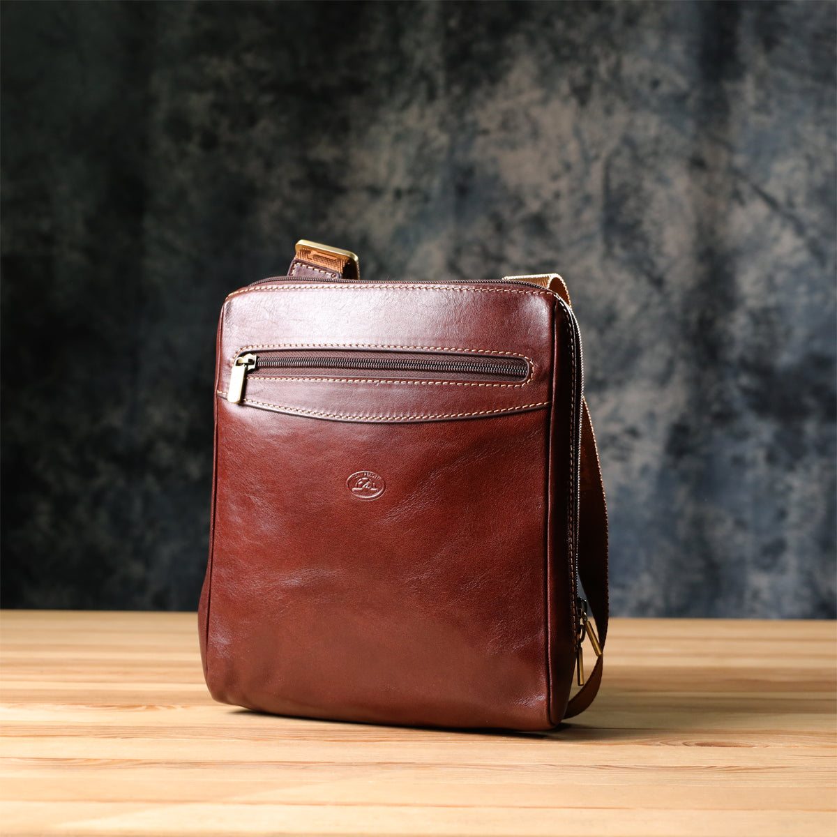 Dark brown Italico 9137-20 bag photographed on a wood surface against a dark textured backdrop