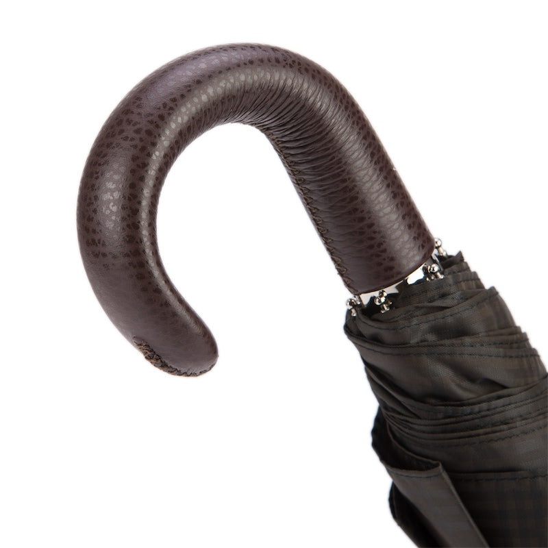 The umbrella handle is covered with brown leather