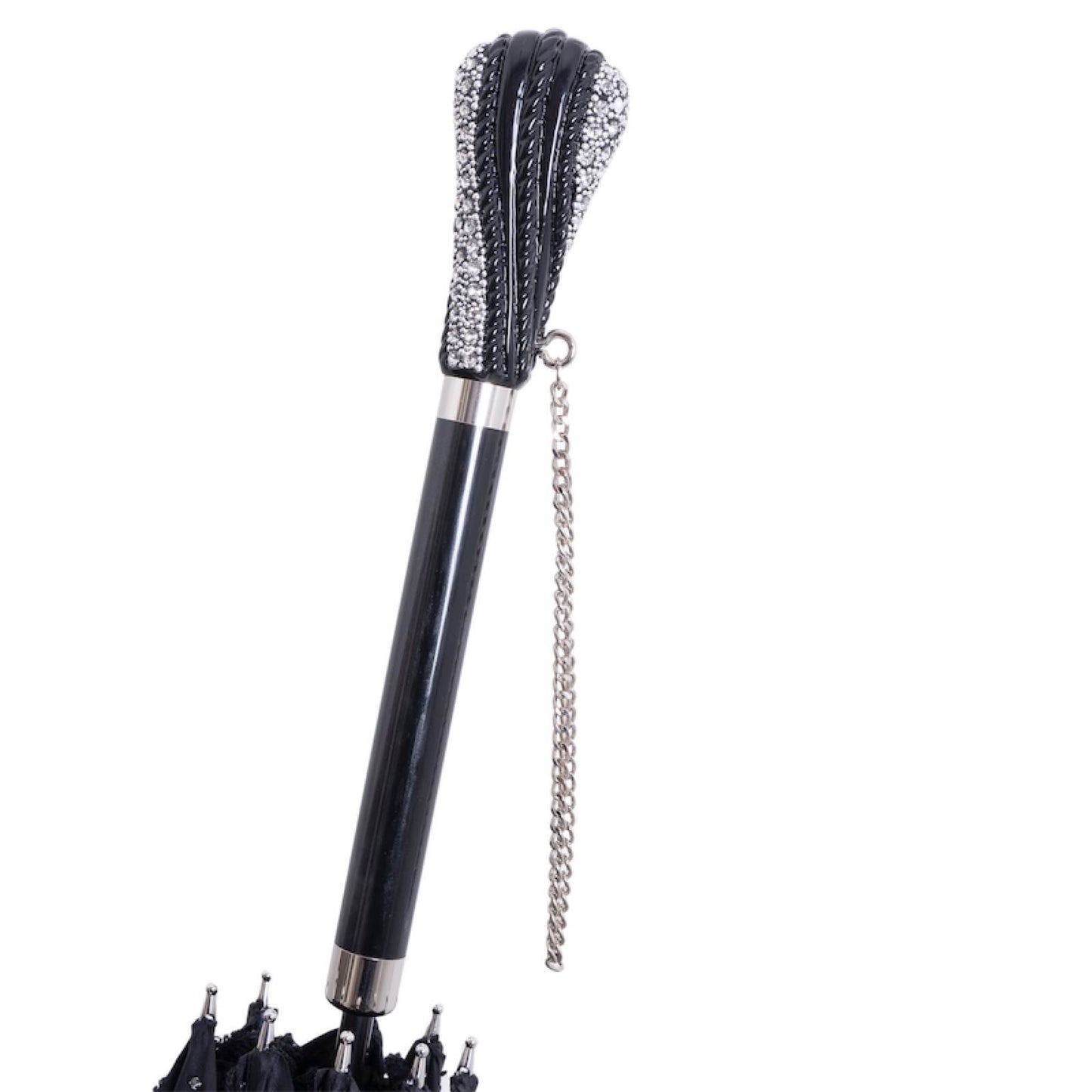 豪華な黒の女性用傘。見事なハンドルと、ドーム部分に手縫いのスワロフスキー®クリスタルが施されています。