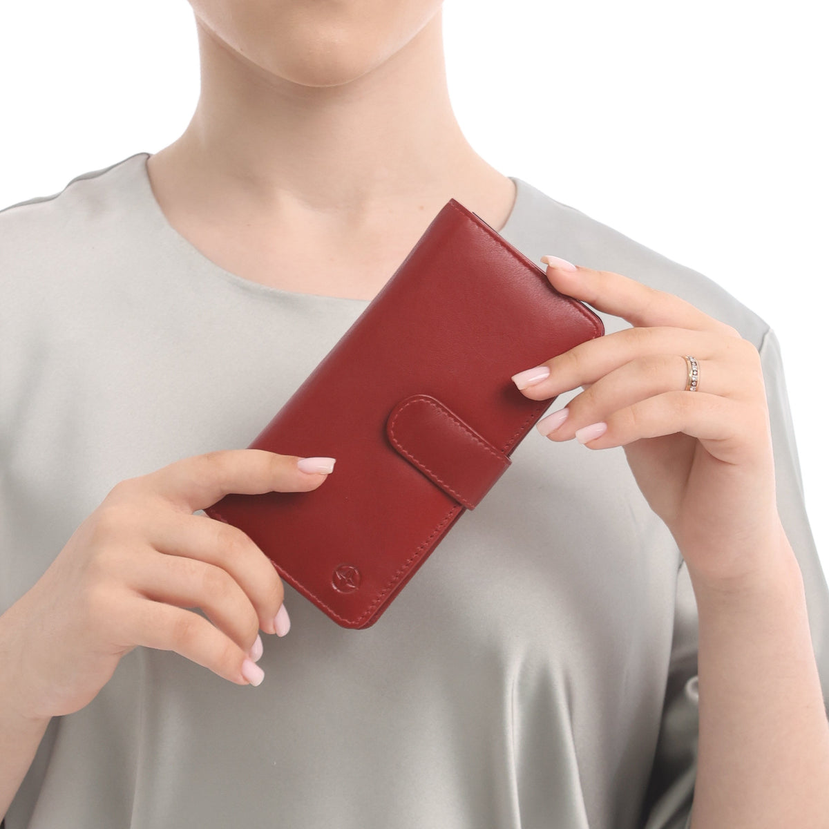 Model holding the closed red Tony Perotti Cortina 5074 wallet, showing its size against the hand