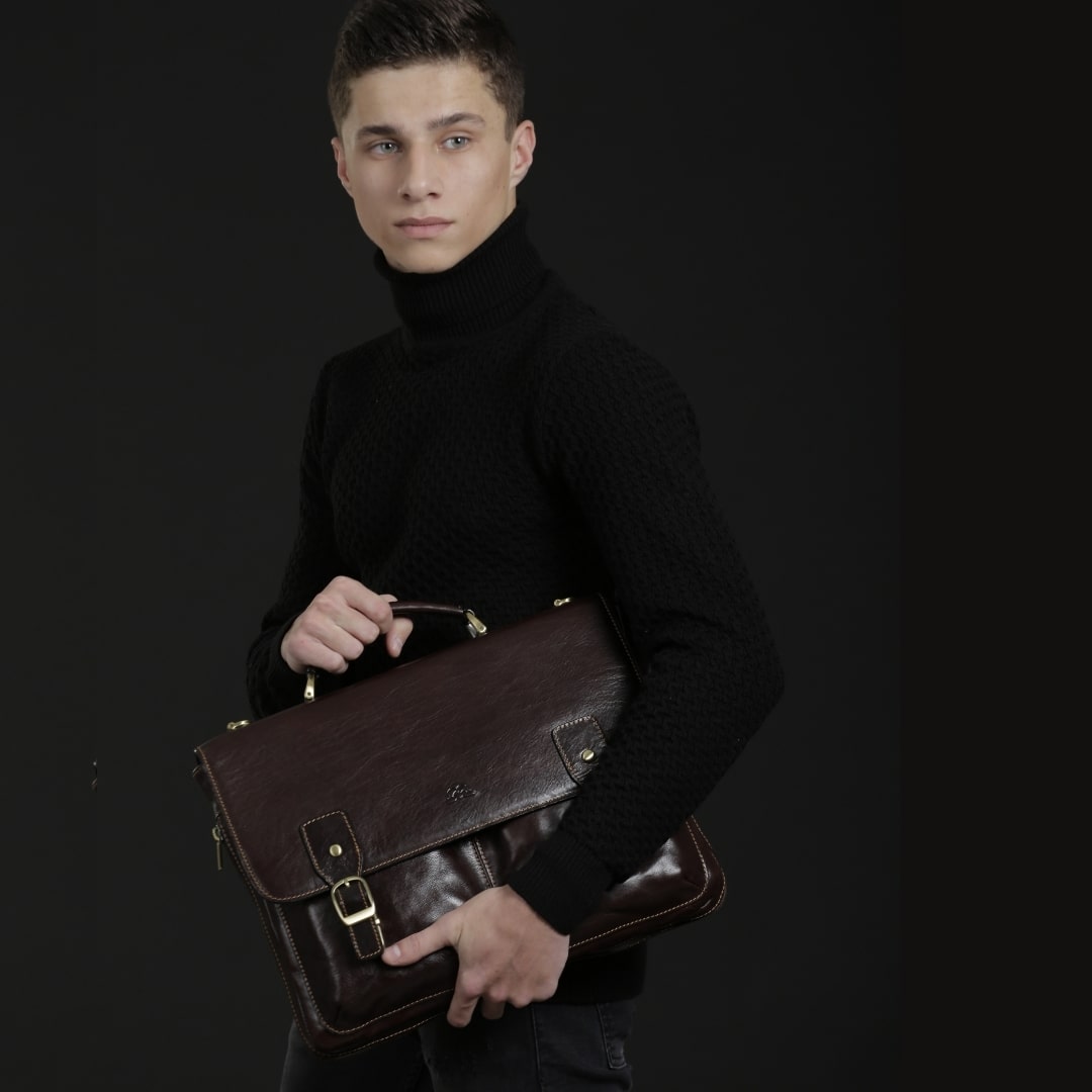 Man carrying the Tony Perotti Italico 9338-38 moro leather briefcase by its handle
