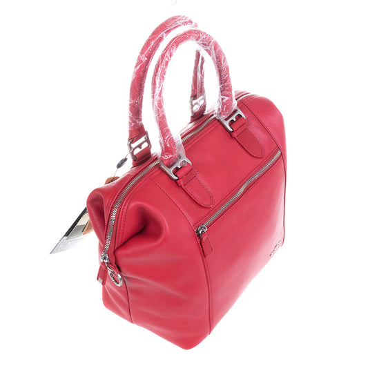 Tony Perotti Contatto 9217-31 rosso red leather handbag in the open trapeze setting — front zip pocket and embossed Tony Perotti emblem