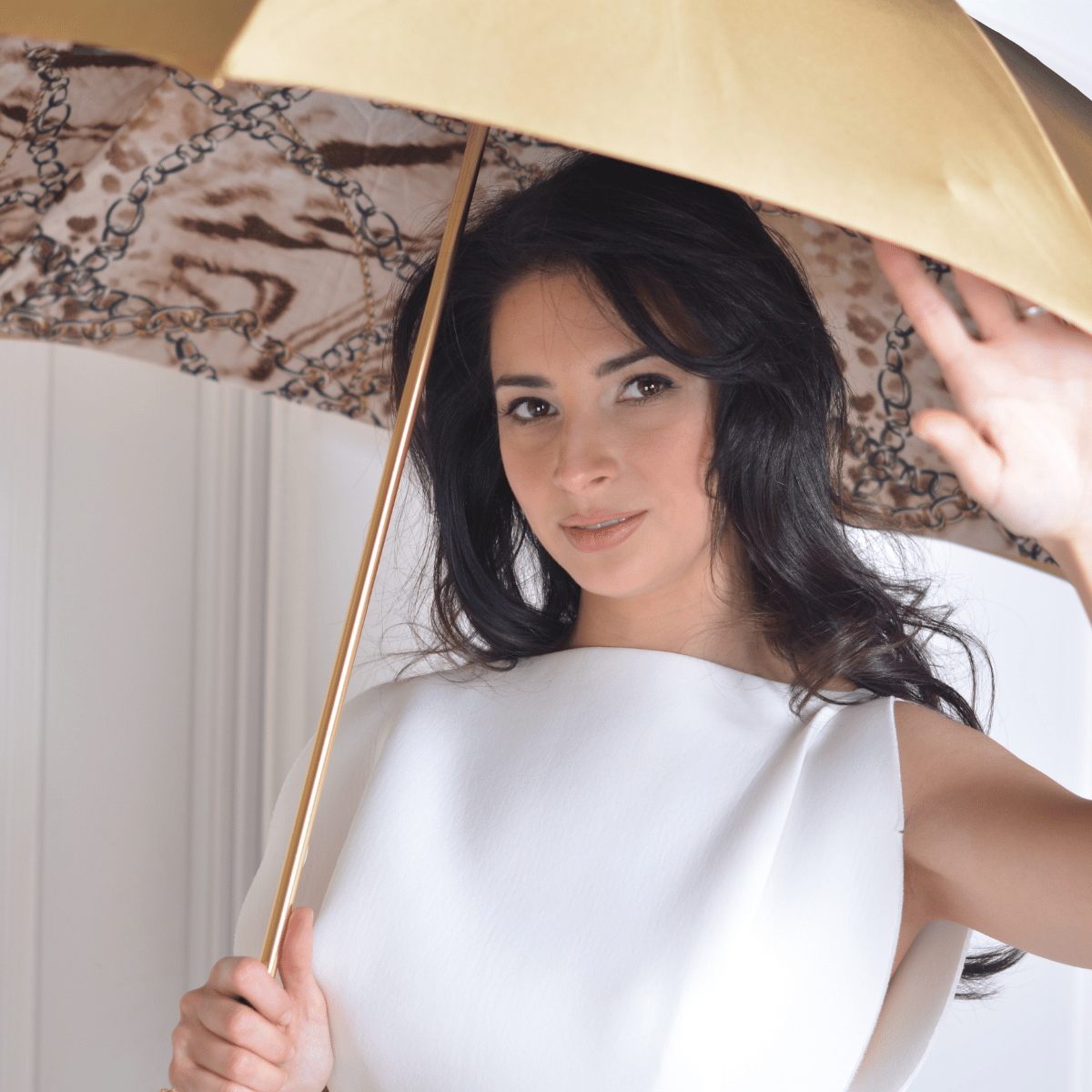 Model with the open Pasotti golden brown and khaki cane umbrella — 189-58002/9-2