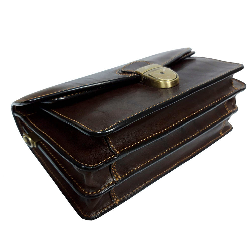 Top view of the closed Italico 8264 — the layered compartments and the polished edge finishing