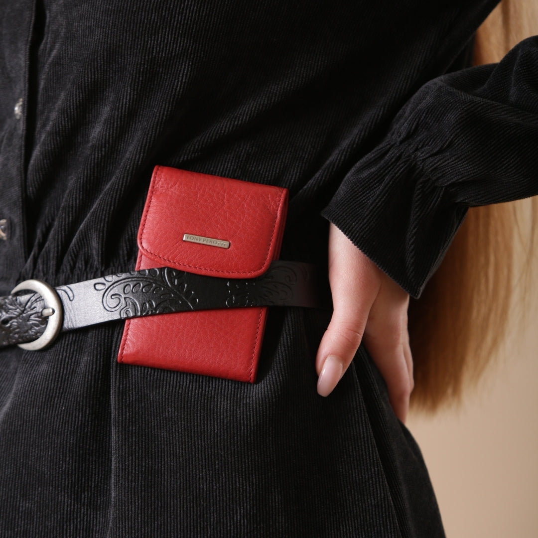 Tony Perotti Contatto 1703 rosso — the red case held against a black outfit