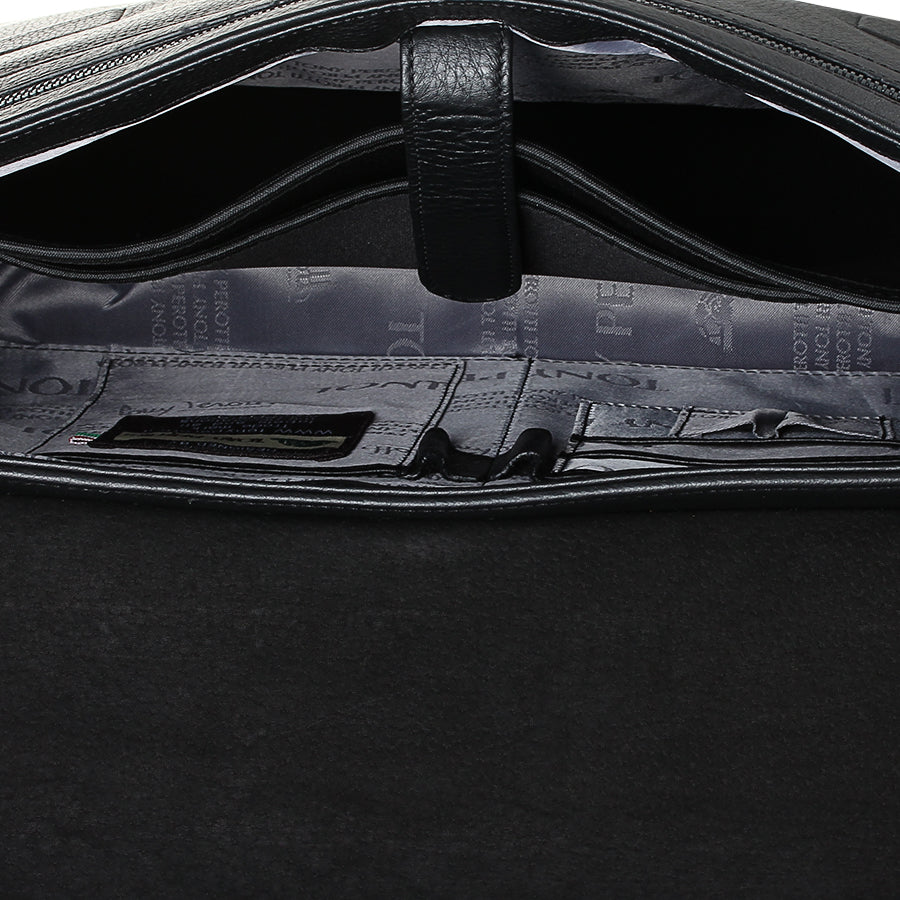 Inside Tony Perotti New Contatto 6036 nero: laptop section with leather tab, branded lining, pen loops and card slots