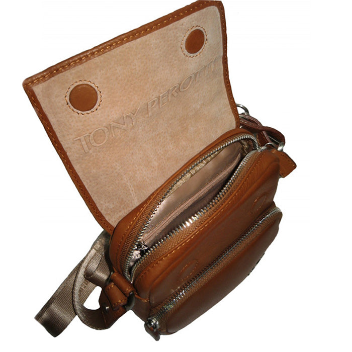 Back of the cognac Contatto 9150-14 — the roomy magnetic-snap pocket and the embossed Tony Perotti turtle emblem
