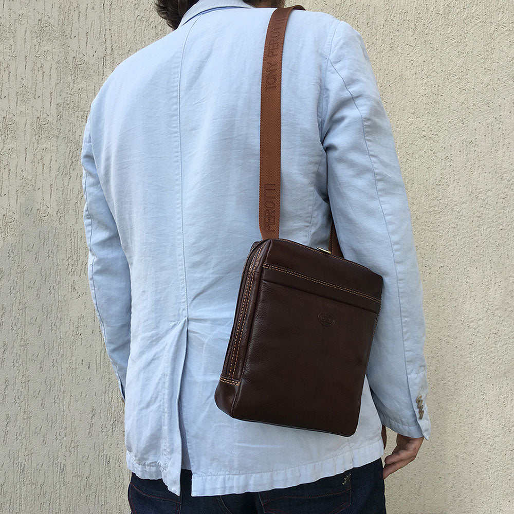 Tony Perotti Italico 6001 crossbody bag worn over the shoulder, lifestyle view