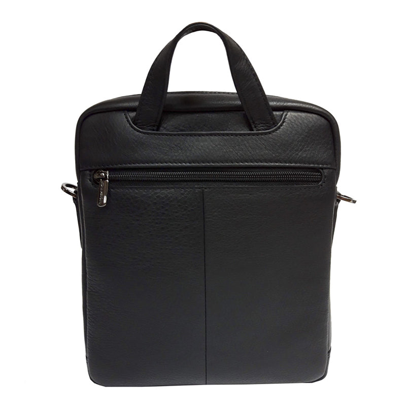 Back of the New Contatto 9744-20 nero — top handle, horizontal zip pocket and the D-rings for the strap