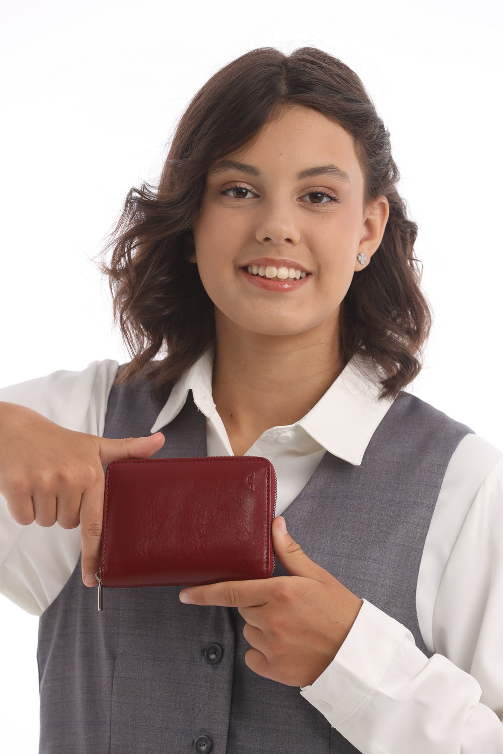 Woman holding Tony Perotti Nevada 3767 Rosso red leather small card wallet, angled view