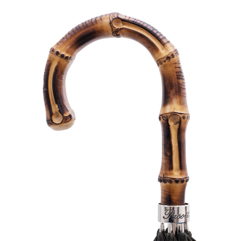 Natural bamboo handle detail of Pasotti men’s cane umbrella