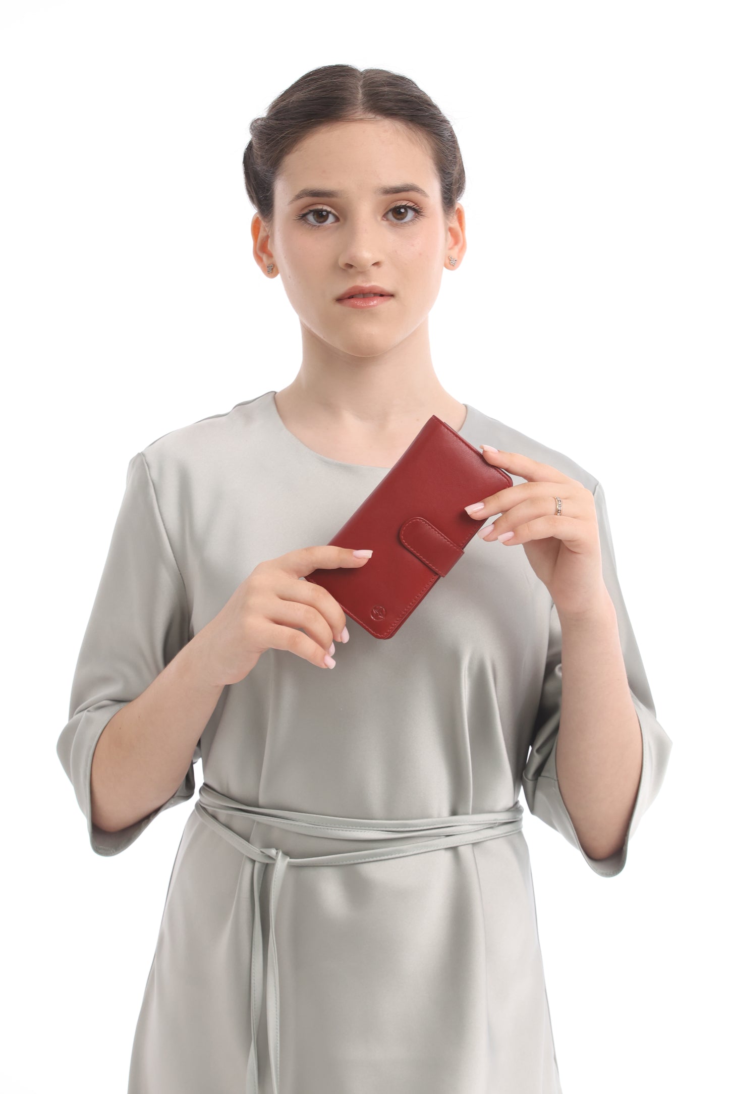 Model holding the closed red Tony Perotti Cortina 5074 wallet, showing its size against the hand
