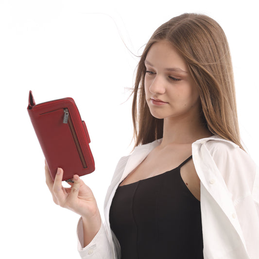 Woman holding Tony Perotti Cortina 5084 Rosso red leather organizer wallet