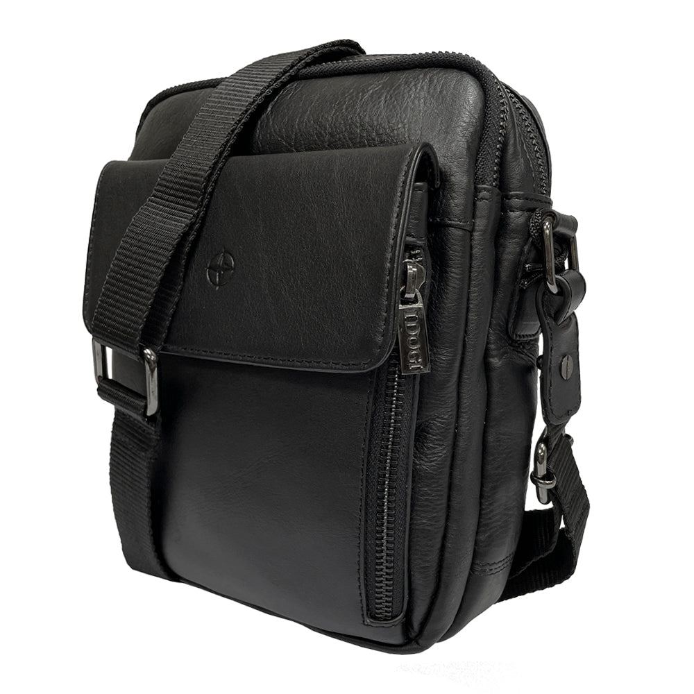 Cortina 6047 nero at an angle: flap pocket, vertical front zip and the webbing strap on snap hooks