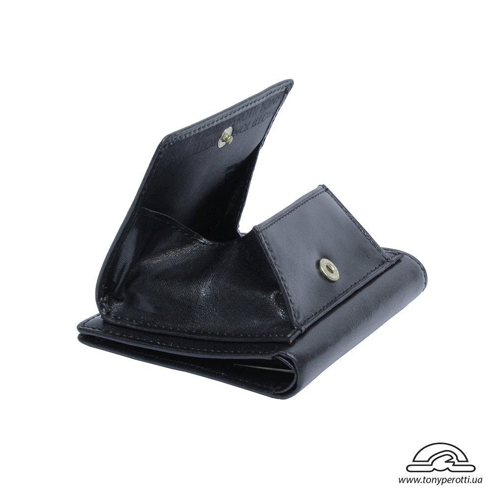 The open coin pocket on the Tony Perotti Italico 1619 nero wallet — view from a three-quarter angle