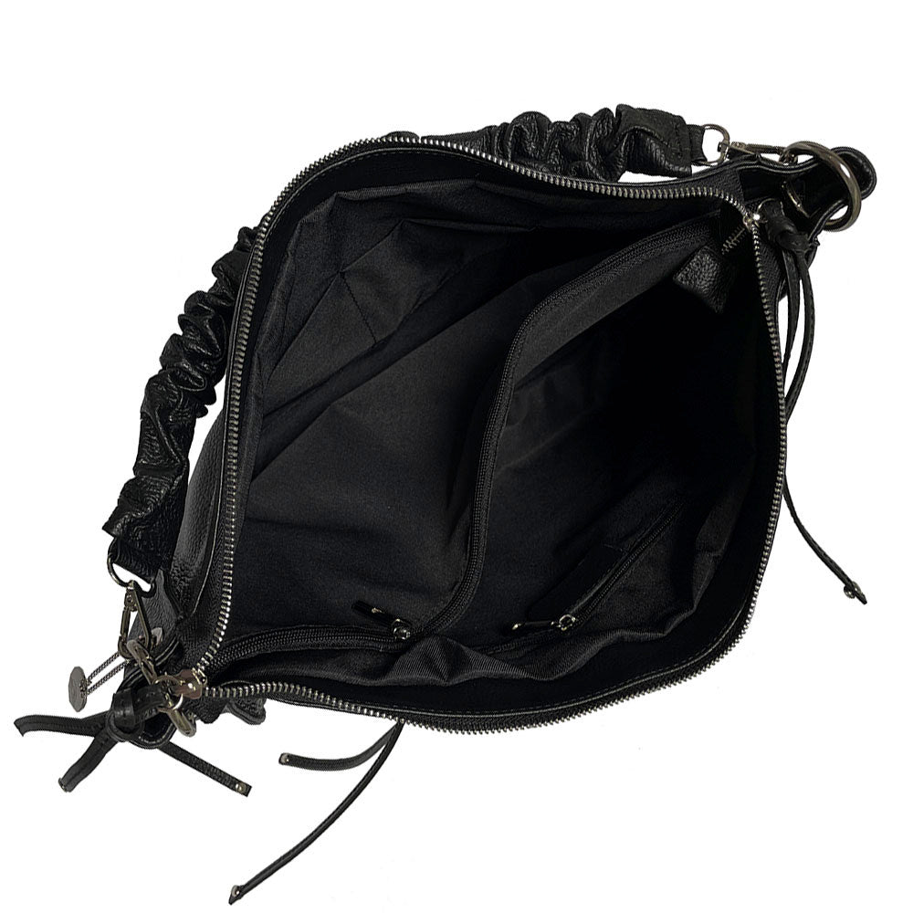 Inside the Borsa CA020 — textile lining with the zipped divider pocket that splits the bag in two, plus slip pockets