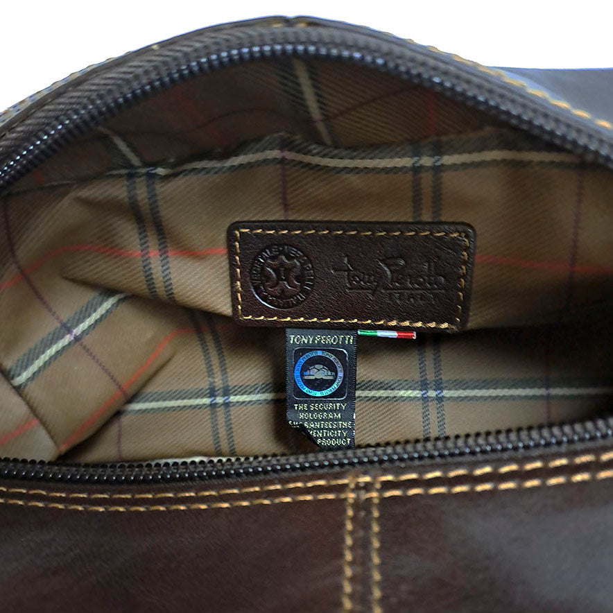 Brown leather toiletry bag, handcrafted in Italy — Tony Perotti Italico 8146