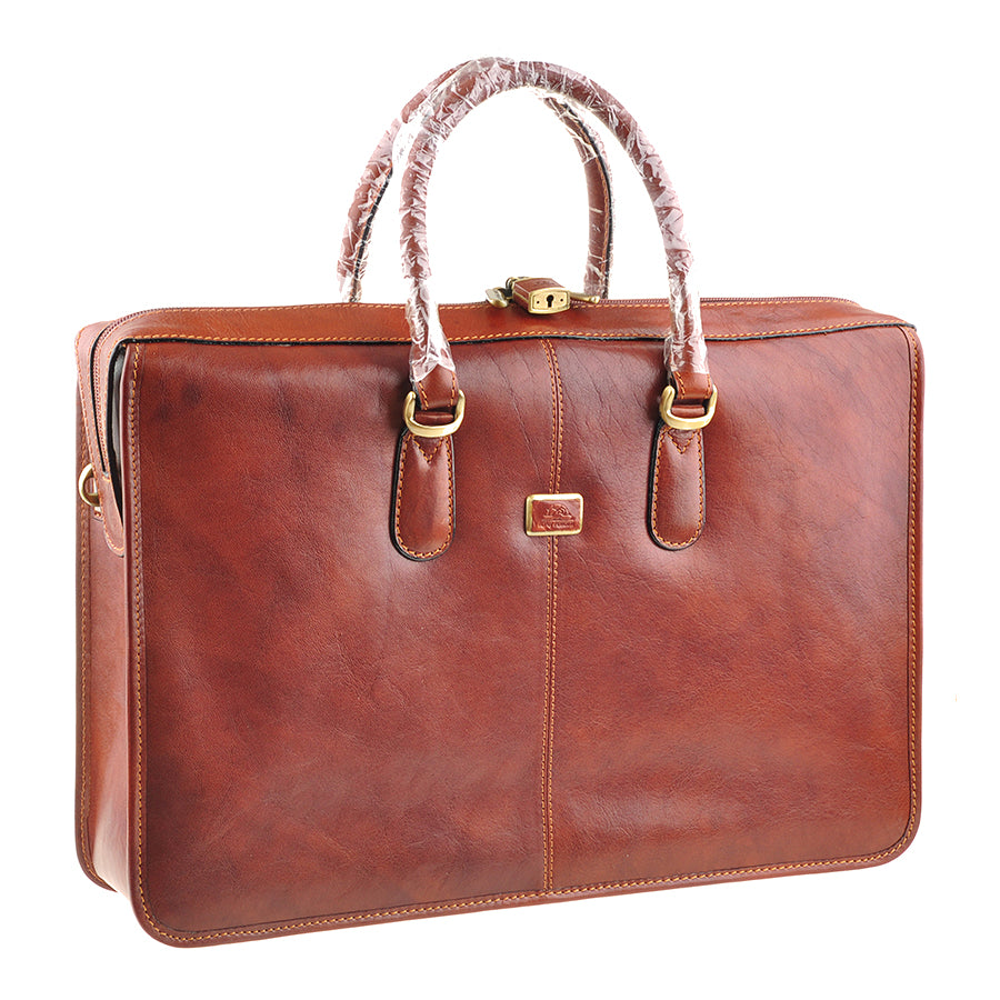 Three-quarter view of the cognac leather briefcase Tony Perotti Italico 8098 cognac showing the end D-ring and cream contrast stitching