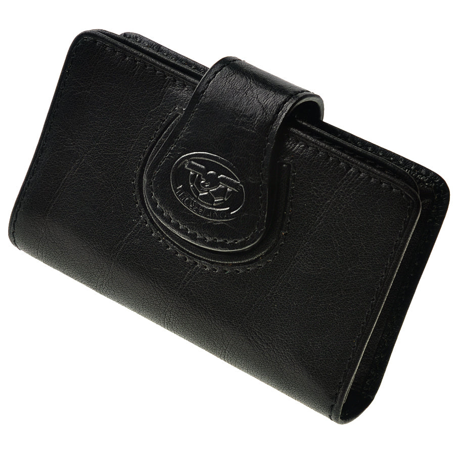 Accademia 1440 nero closed, three-quarter view of the snap tab with the turtle emblem