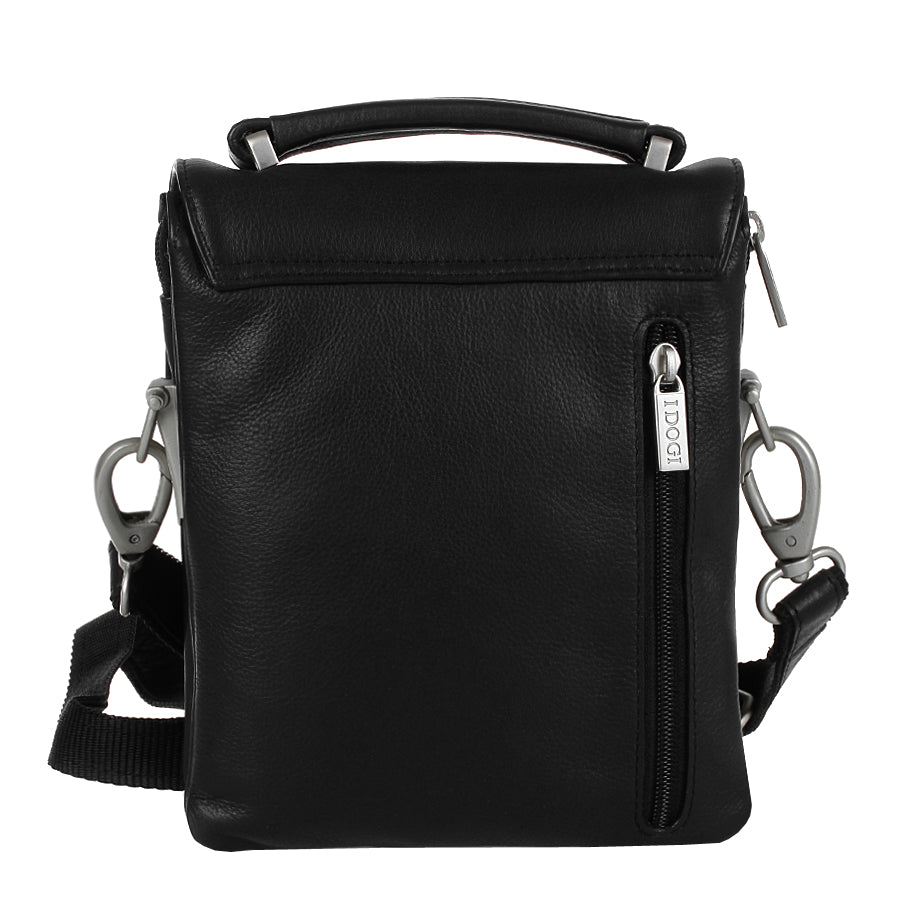 Back of the black Cortina 6058 — the vertical zip pocket and the large snap hooks of the shoulder strap