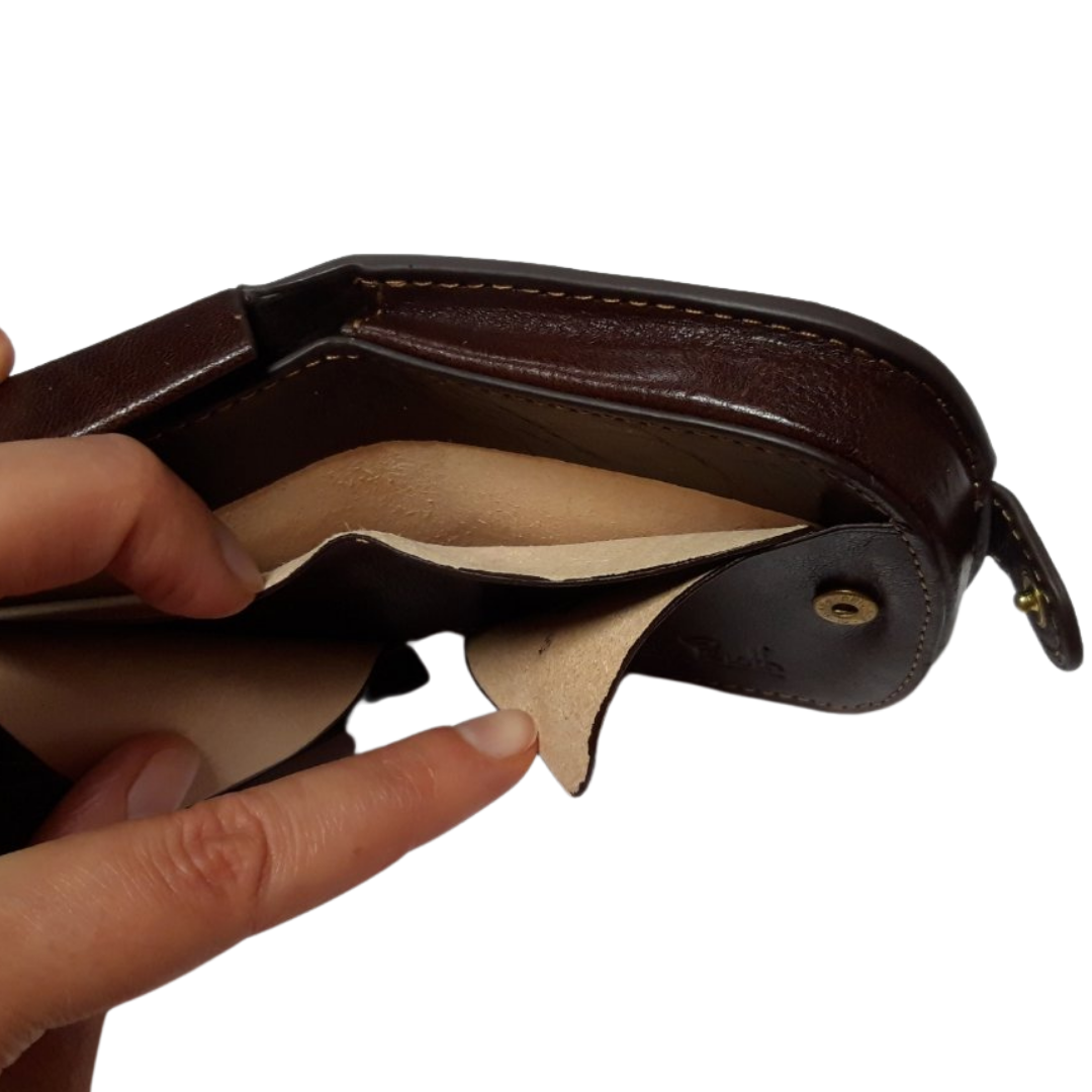 Tony Perotti Italico 2086 moro coin purse held open in the hand — beige suede lining and the brass-tone snap