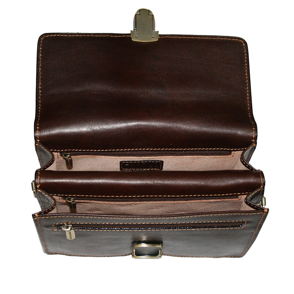 Italico 8263 opened under the clasp lock — two roomy compartments with their zip pockets and the branded lining