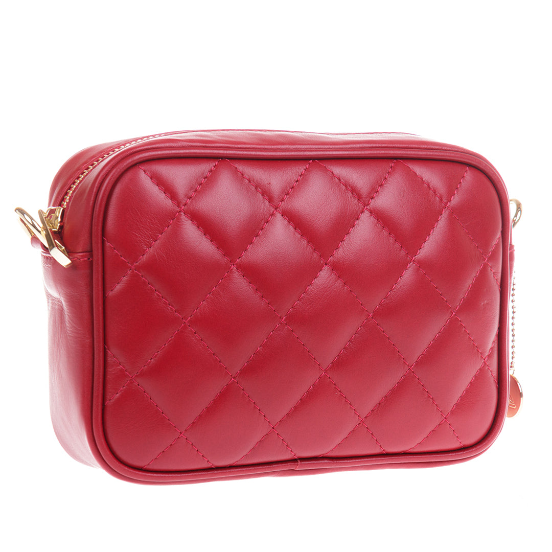 Tony Perotti Borsa CA006-01DR red quilted leather crossbody bag at an angle — the gold zip and the gold rings the strap clips onto