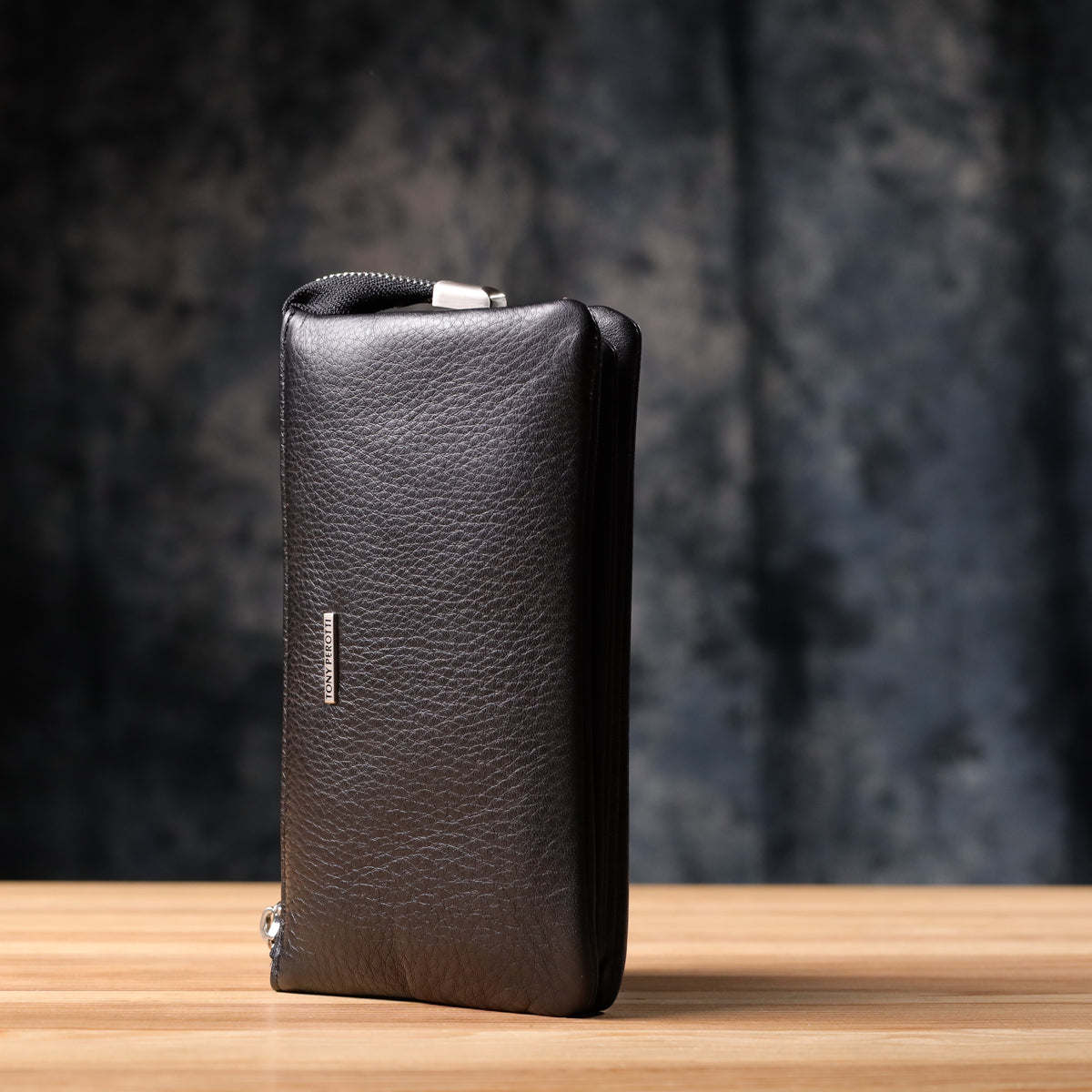Tony Perotti New Contatto 2651 nero standing upright on a wooden table, front with the metal plate