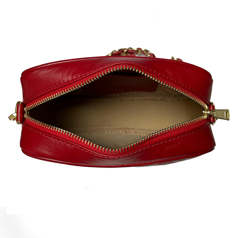 Tony Perotti Borsa CA006-01DR red quilted leather bag open from above — a single compartment lined in beige textile with a small patch pocket on the inner wall