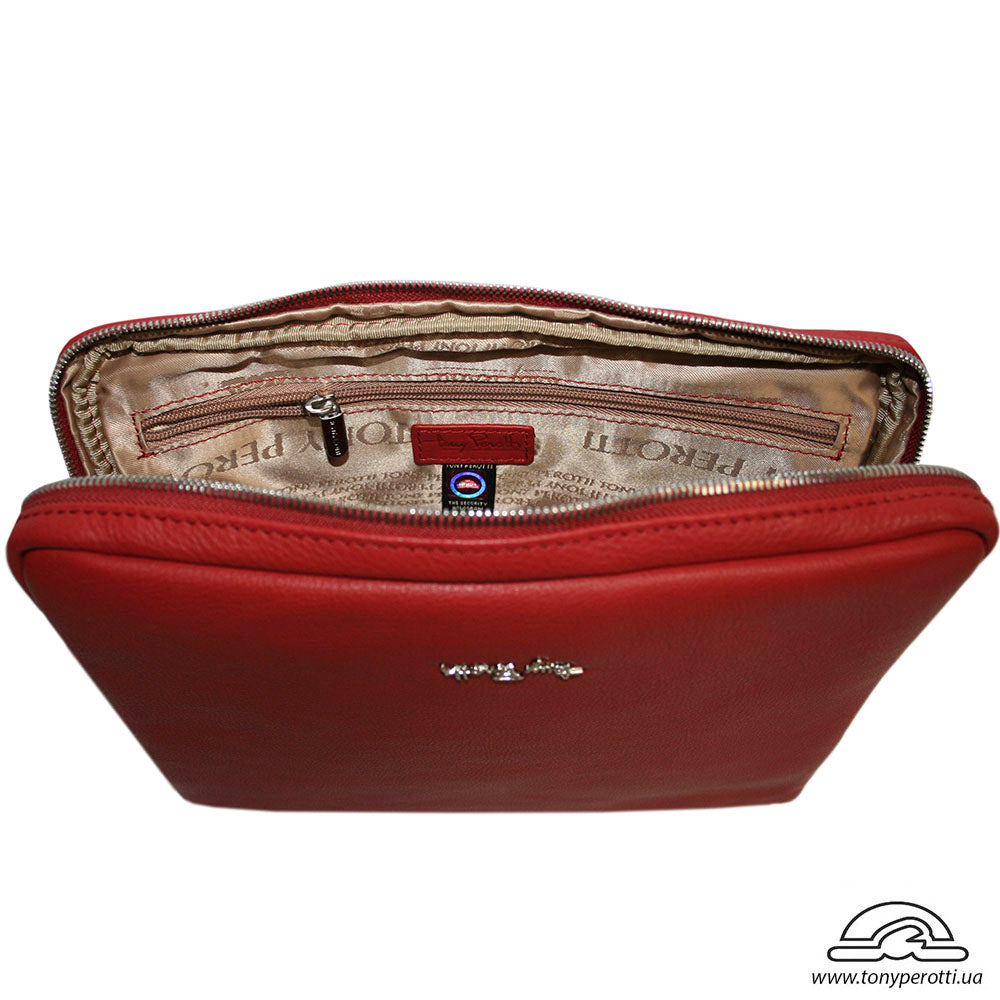 Contatto 9594-28 rosso inside: branded lining printed with the Tony Perotti name, zip pocket and hologram tag