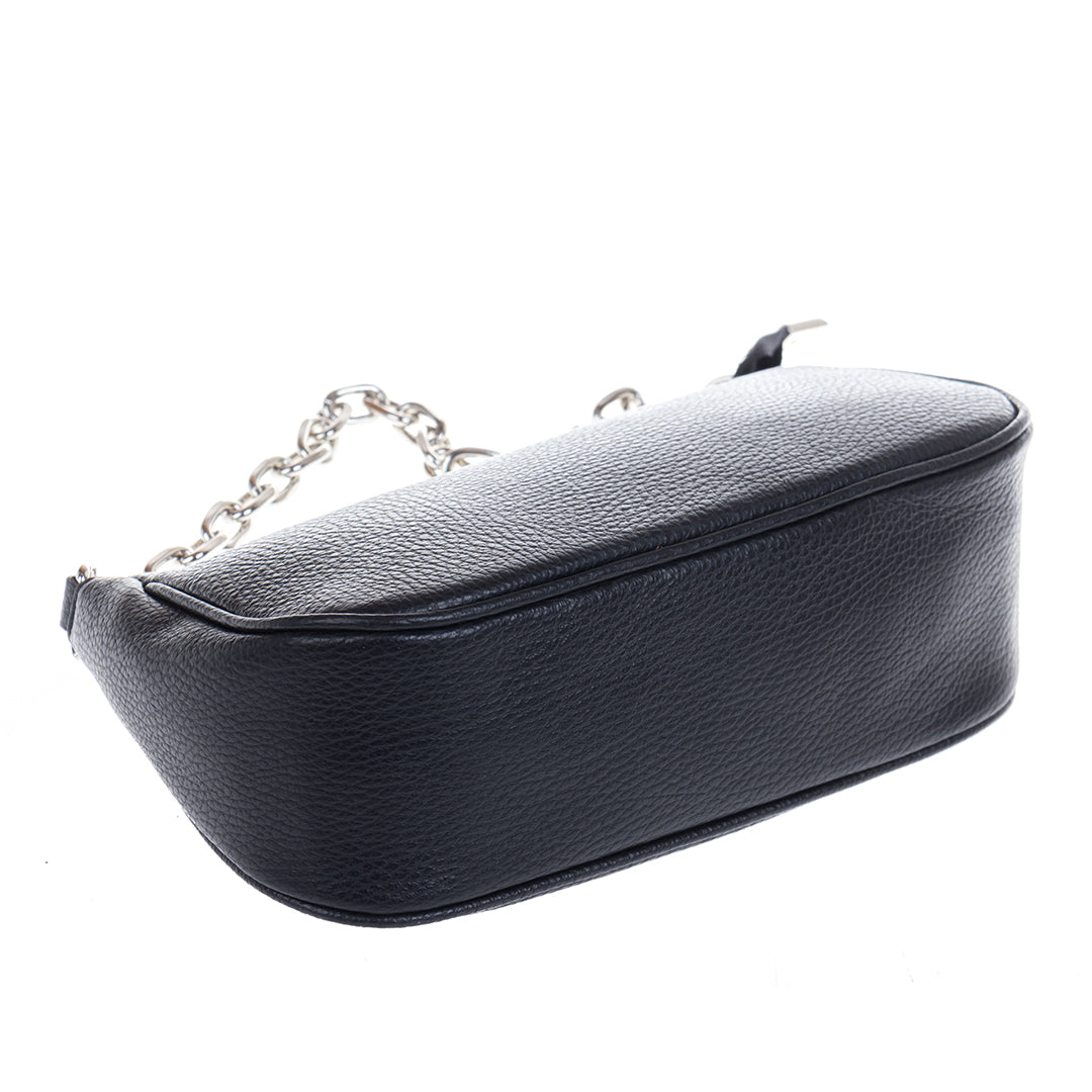 Tony Perotti Borsa CA045-02BK nero black leather handbag seen from below — the flat base and the pebbled grain of the leather